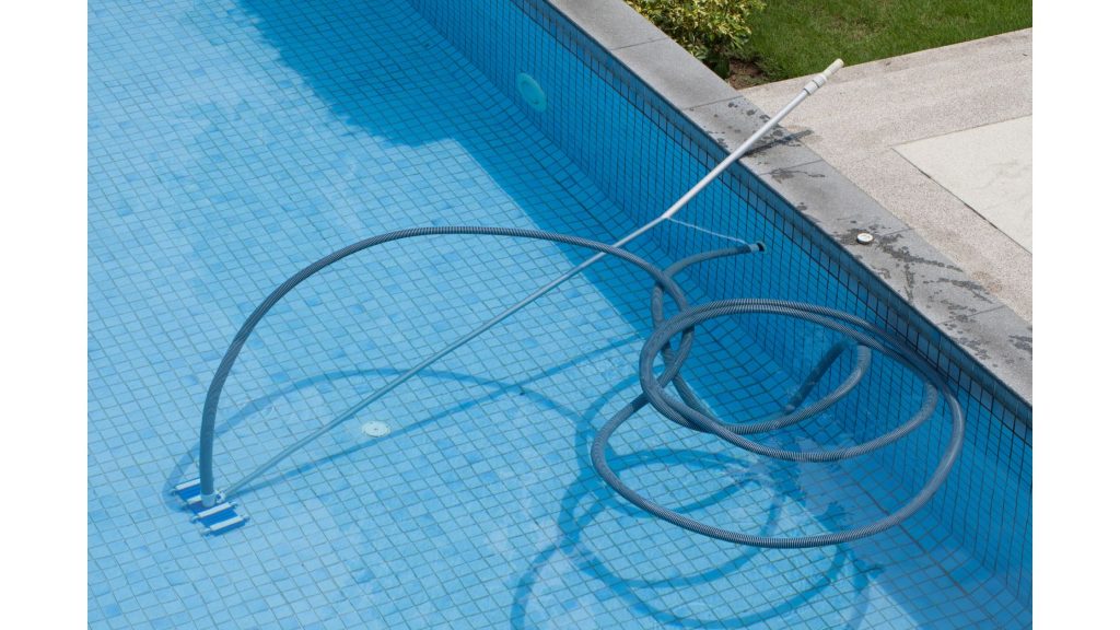 Pool Containing Vacuum Port