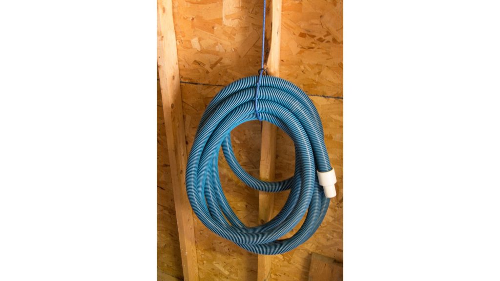 How to keep your pool hose from coming off